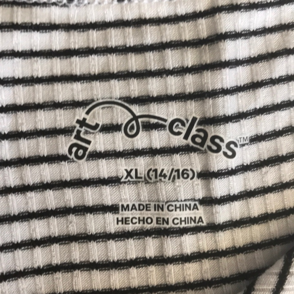 T-shirt - Picture 2 of 4